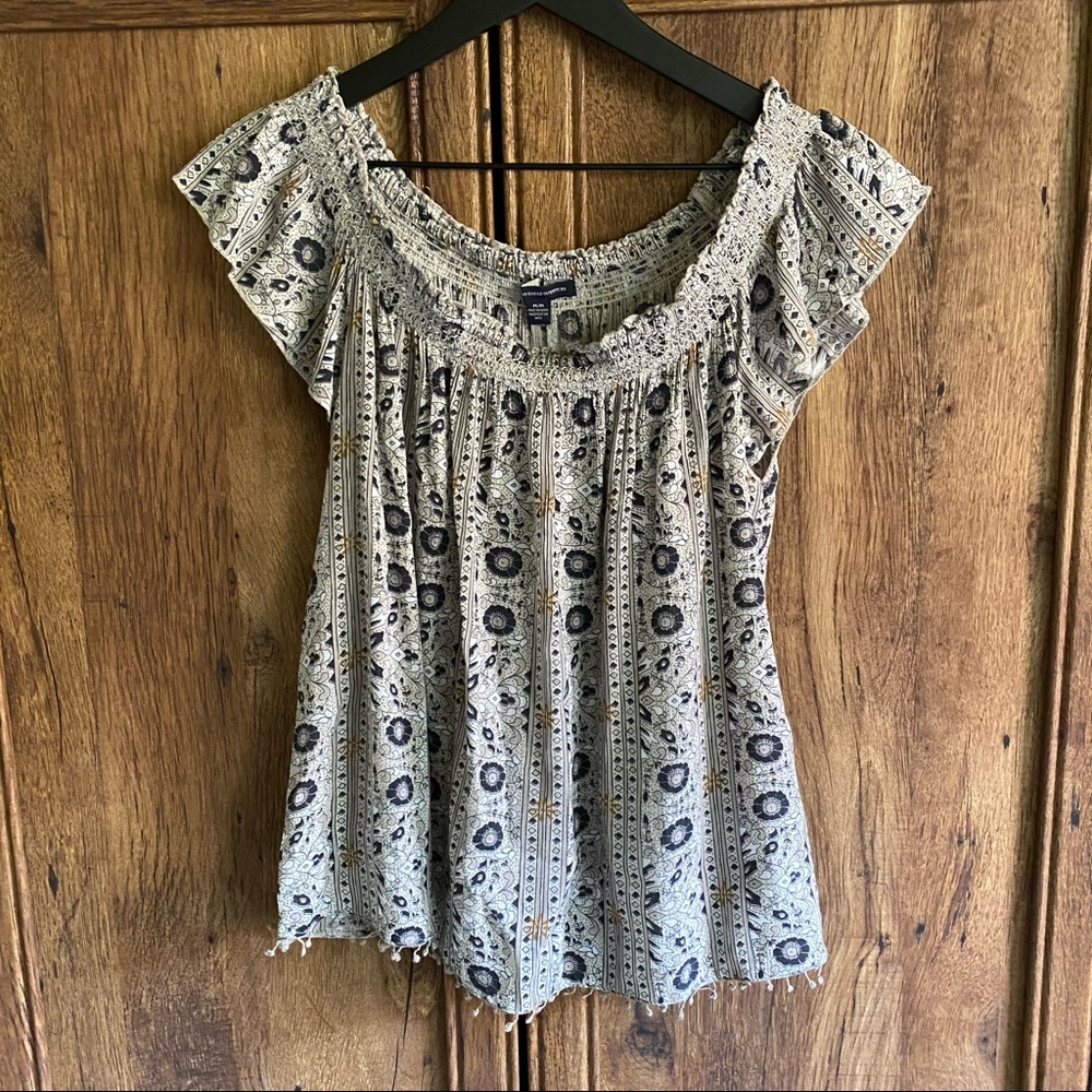 American Eagle Outfitters SS flower top